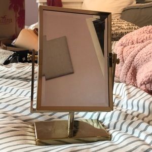Gold mirror